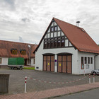 Feuerwehrhaus und Rathaus